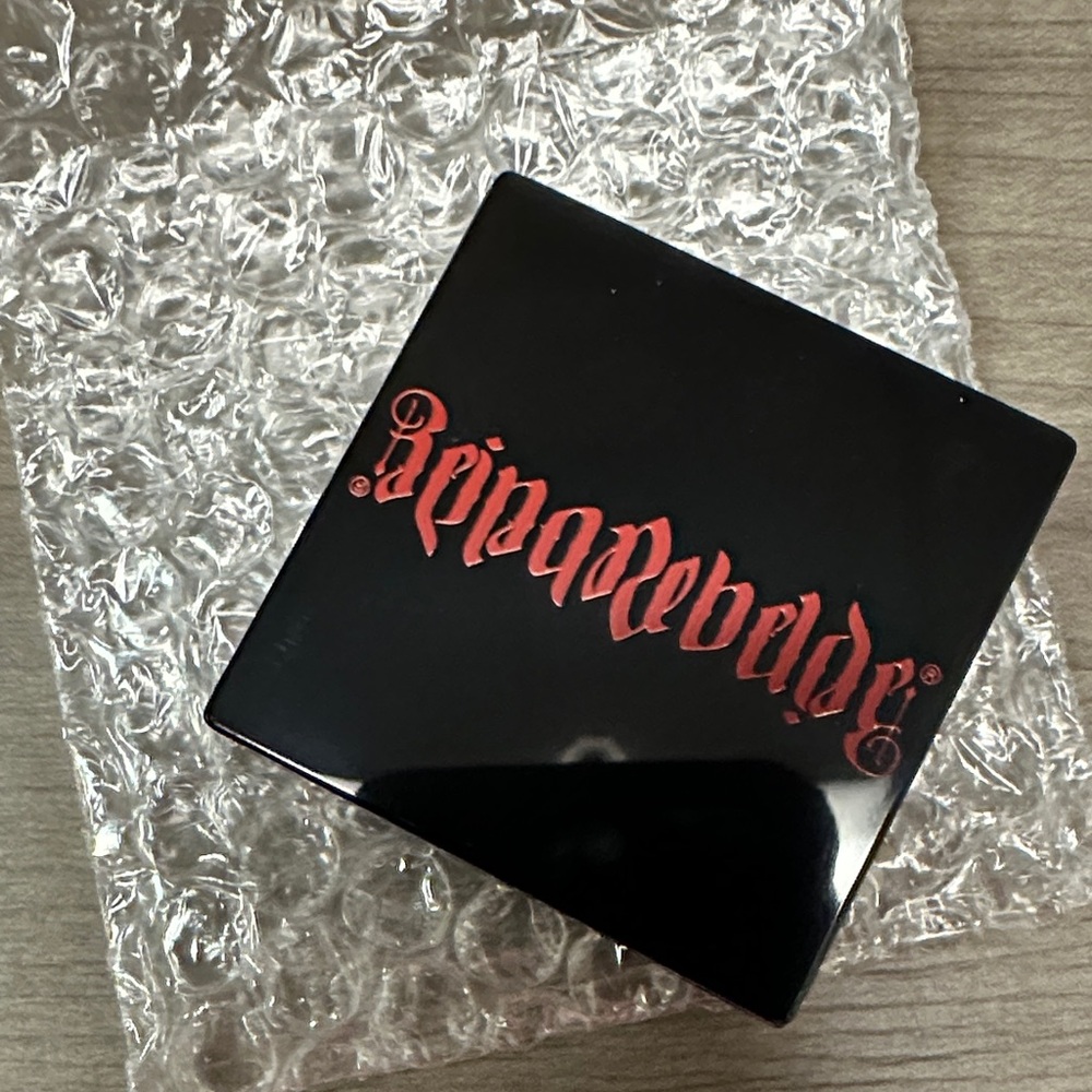 ❣️5 items $25 Reina Rebelde Sol Highlighter   🆕